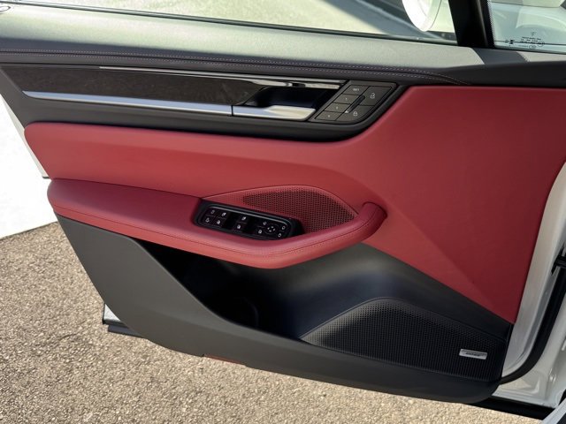 Certified 2025 Porsche Macan Electric image 13