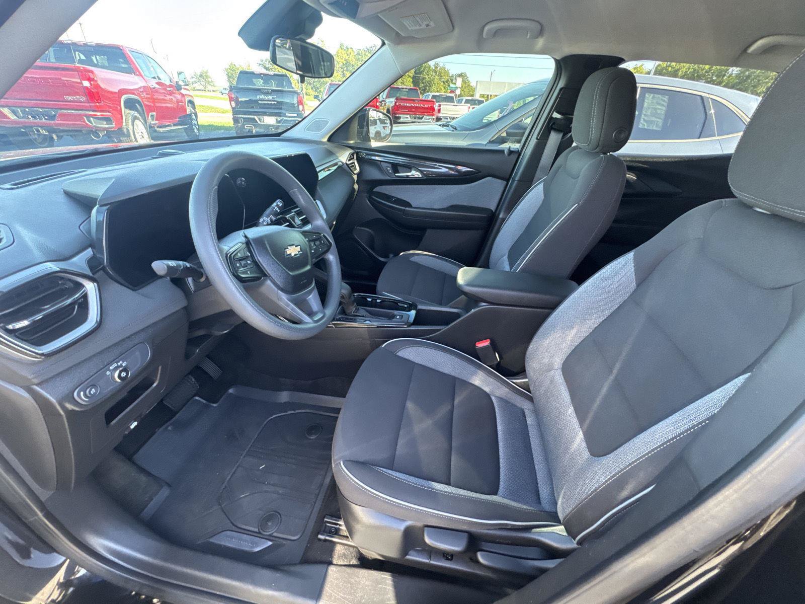 Used 2025 Chevrolet TrailBlazer LT w/ Driver Confidence Package FWD image 7