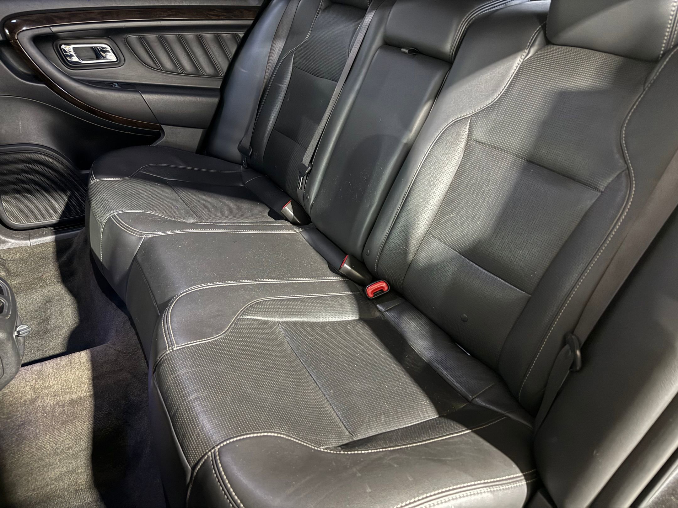 Used 2015 Ford Taurus Limited image 31