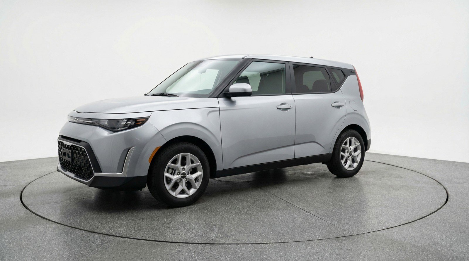 Used 2025 Kia Soul LX w/ LX Technology Package FWD image 3