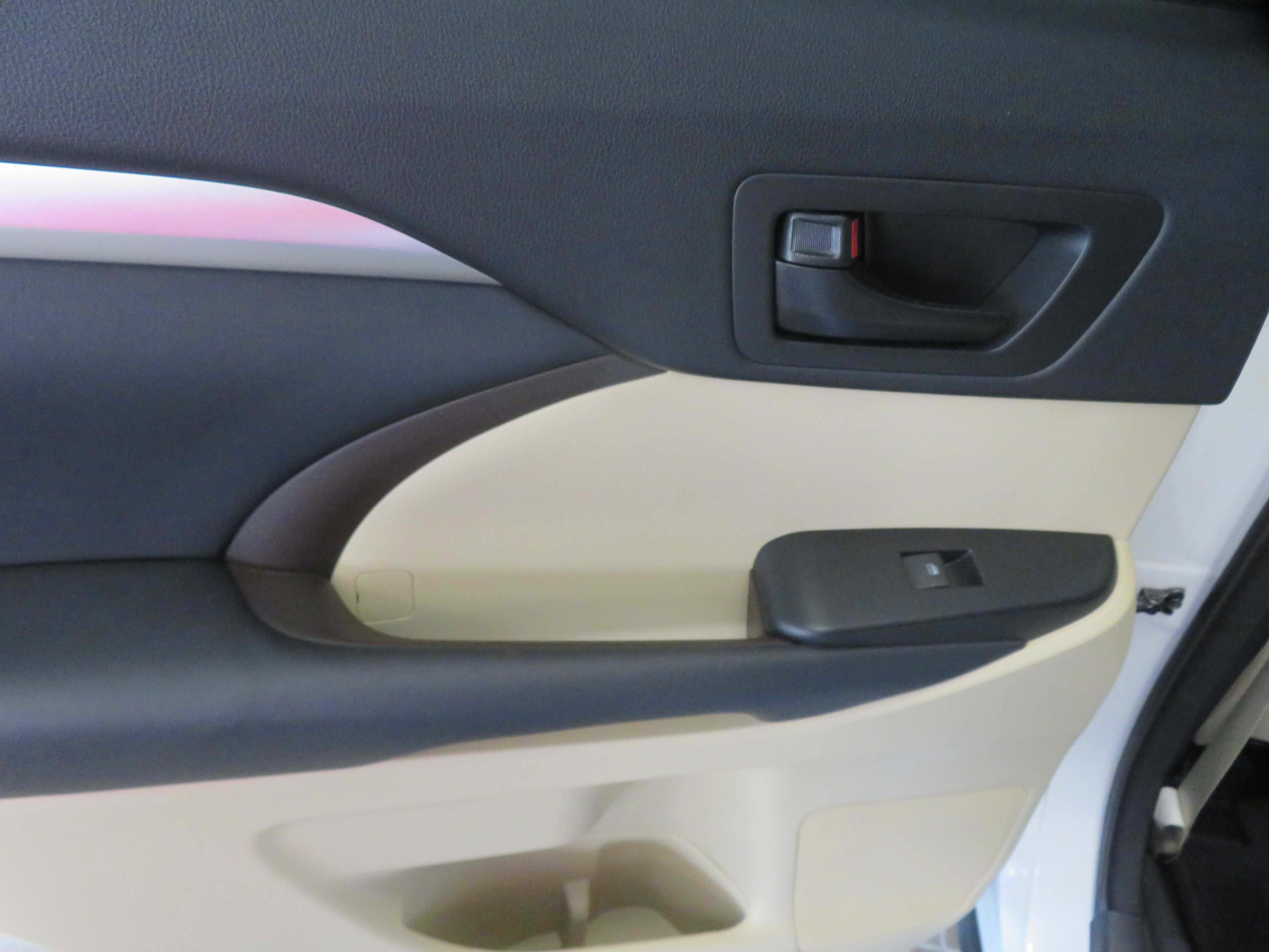 Used 2014 Toyota Highlander Plus FWD image 18