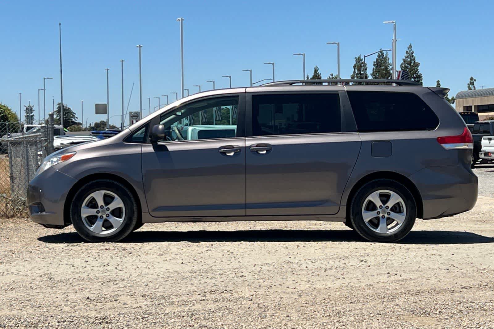 Used 2014 Toyota Sienna LE FWD image 6