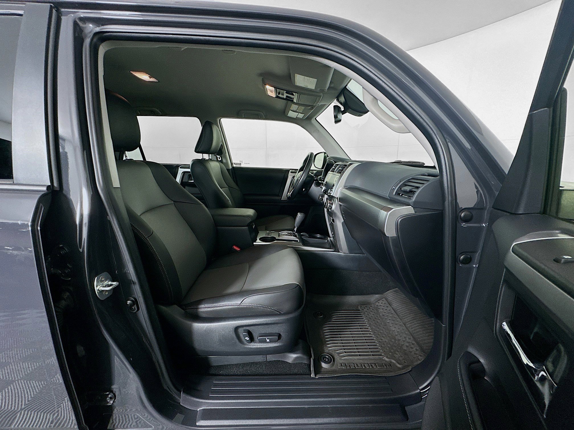 Used 2024 Toyota 4Runner SR5 Premium RWD image 32