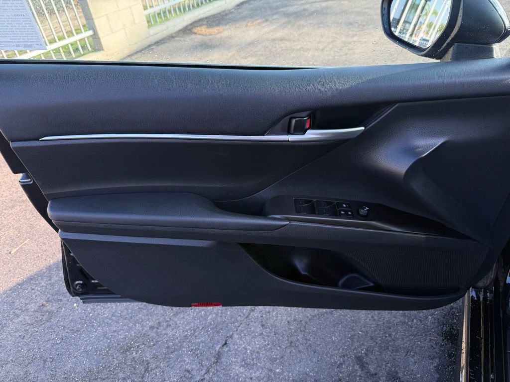 Used 2024 Toyota Camry SE image 18