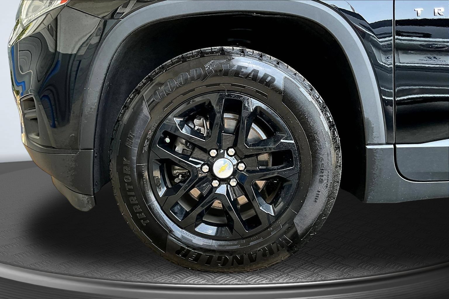 Used 2021 Chevrolet Traverse LS FWD image 30