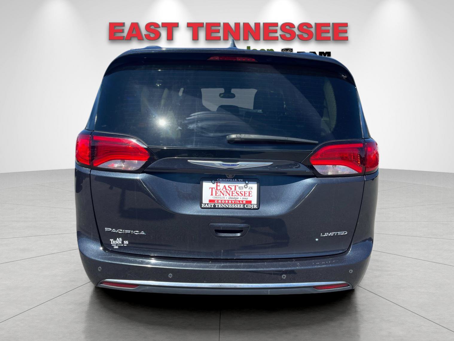 Used 2020 Chrysler Pacifica Limited FWD image 4