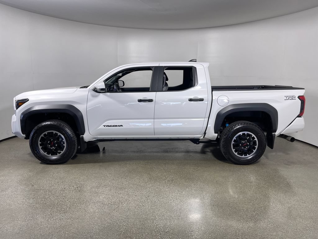 Certified 2025 Toyota Tacoma TRD Off-Road AWD/4WD image 6