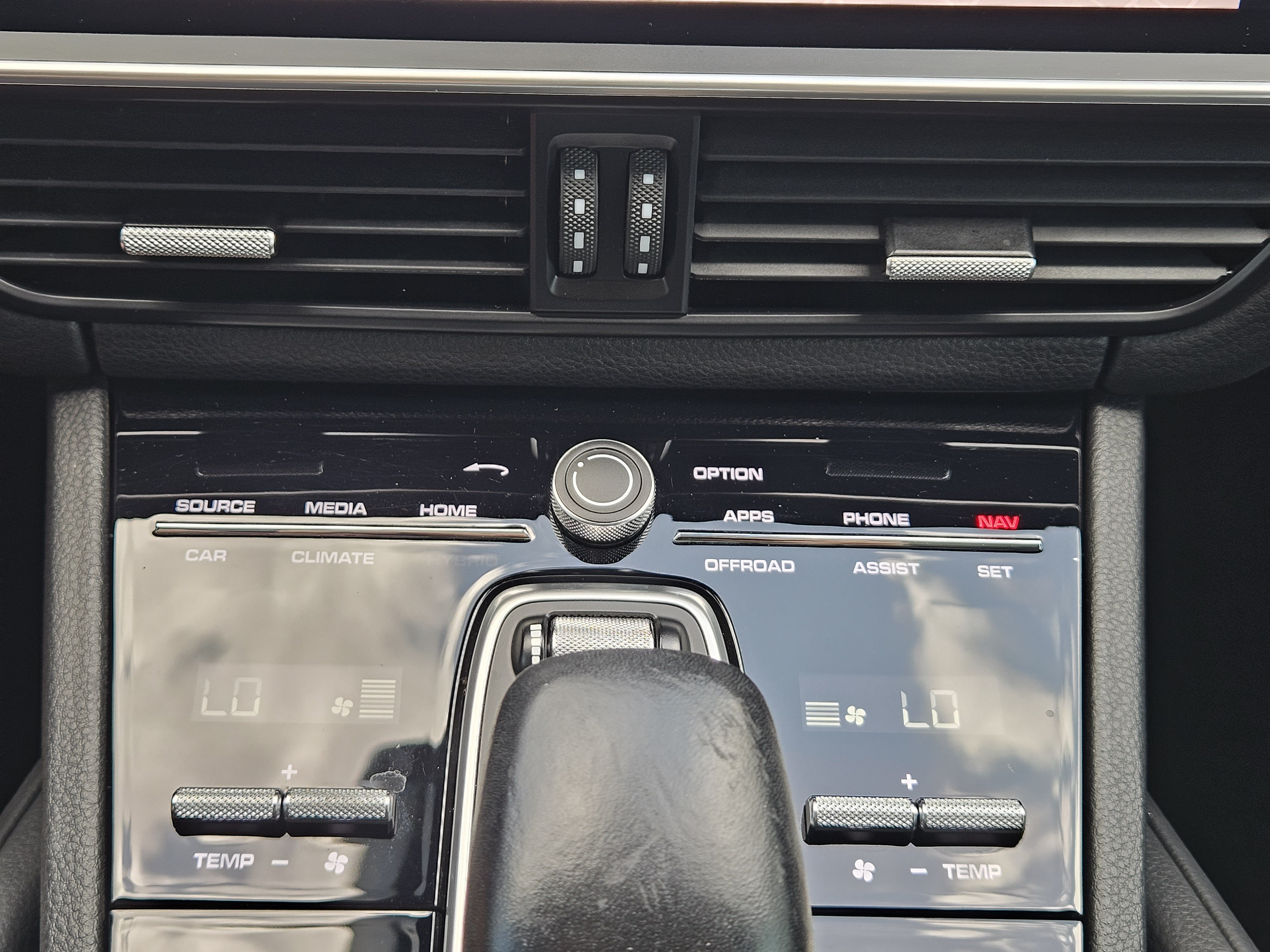 Certified 2023 Porsche Cayenne Platinum Edition AWD/4WD image 19
