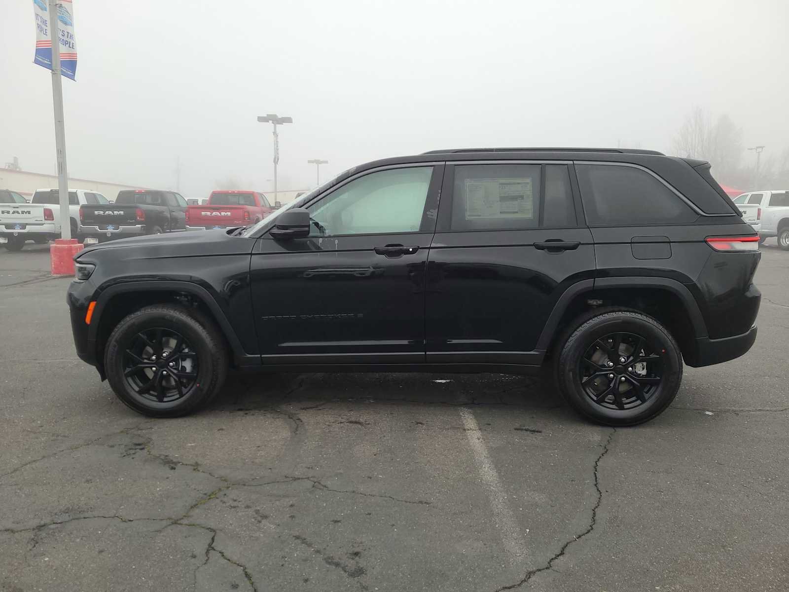 New 2026 Jeep Grand Cherokee Altitude image 11