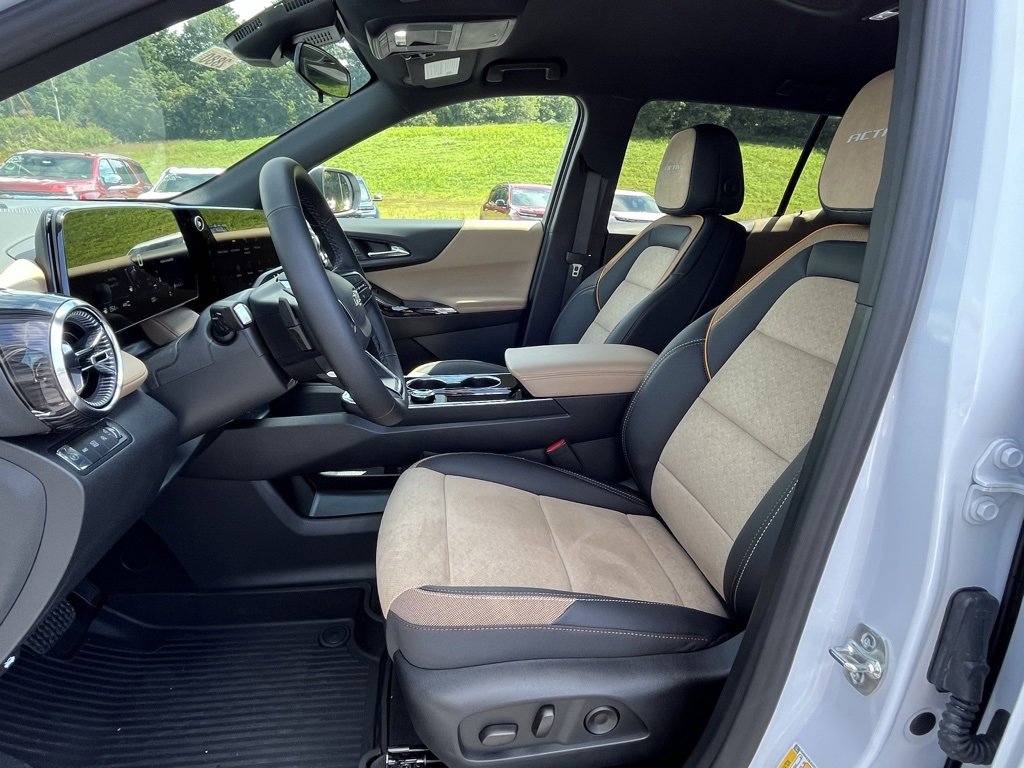 New 2026 Chevrolet Equinox ACTIV w/ Convenience Package III image 13