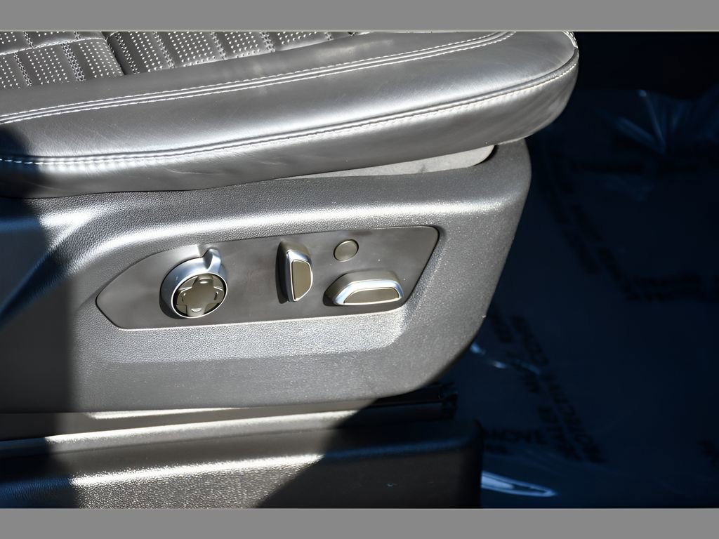 Used 2021 Cadillac Escalade Premium Luxury Platinum AWD/4WD image 30