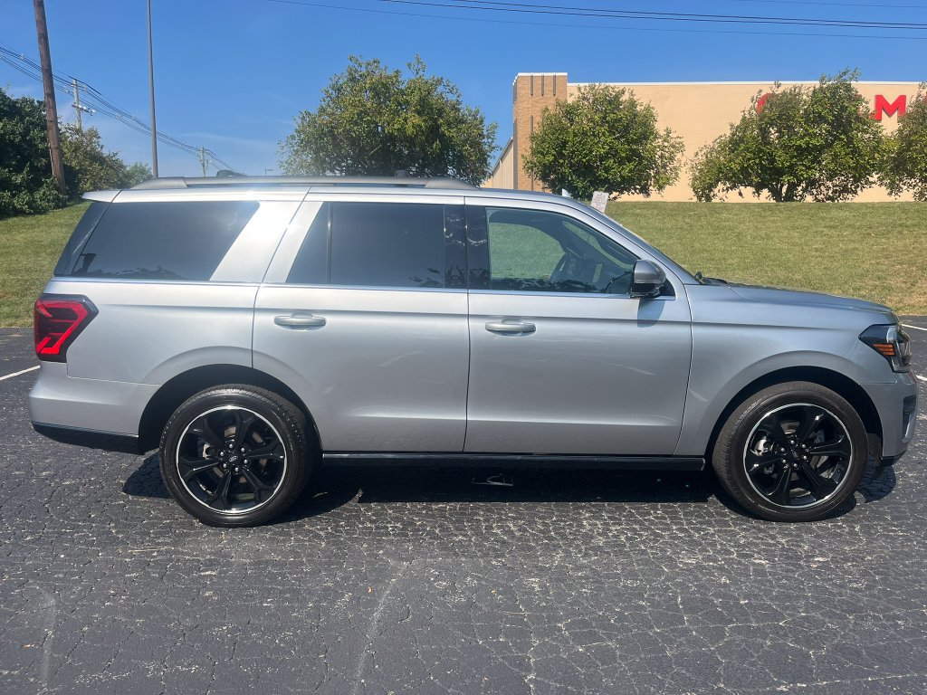 Used 2024 Ford Expedition Limited AWD/4WD image 4