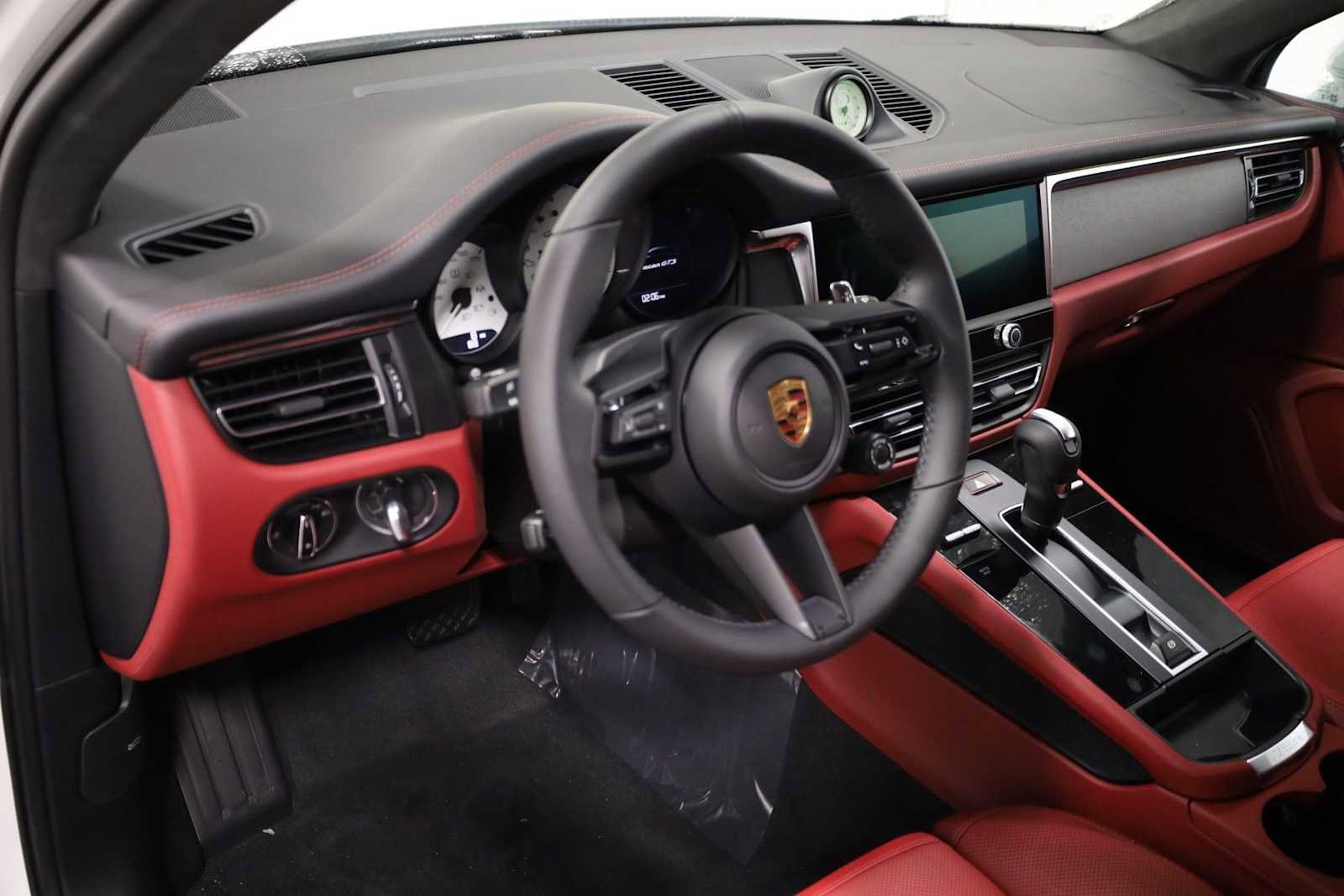 New 2026 Porsche Macan GTS image 4