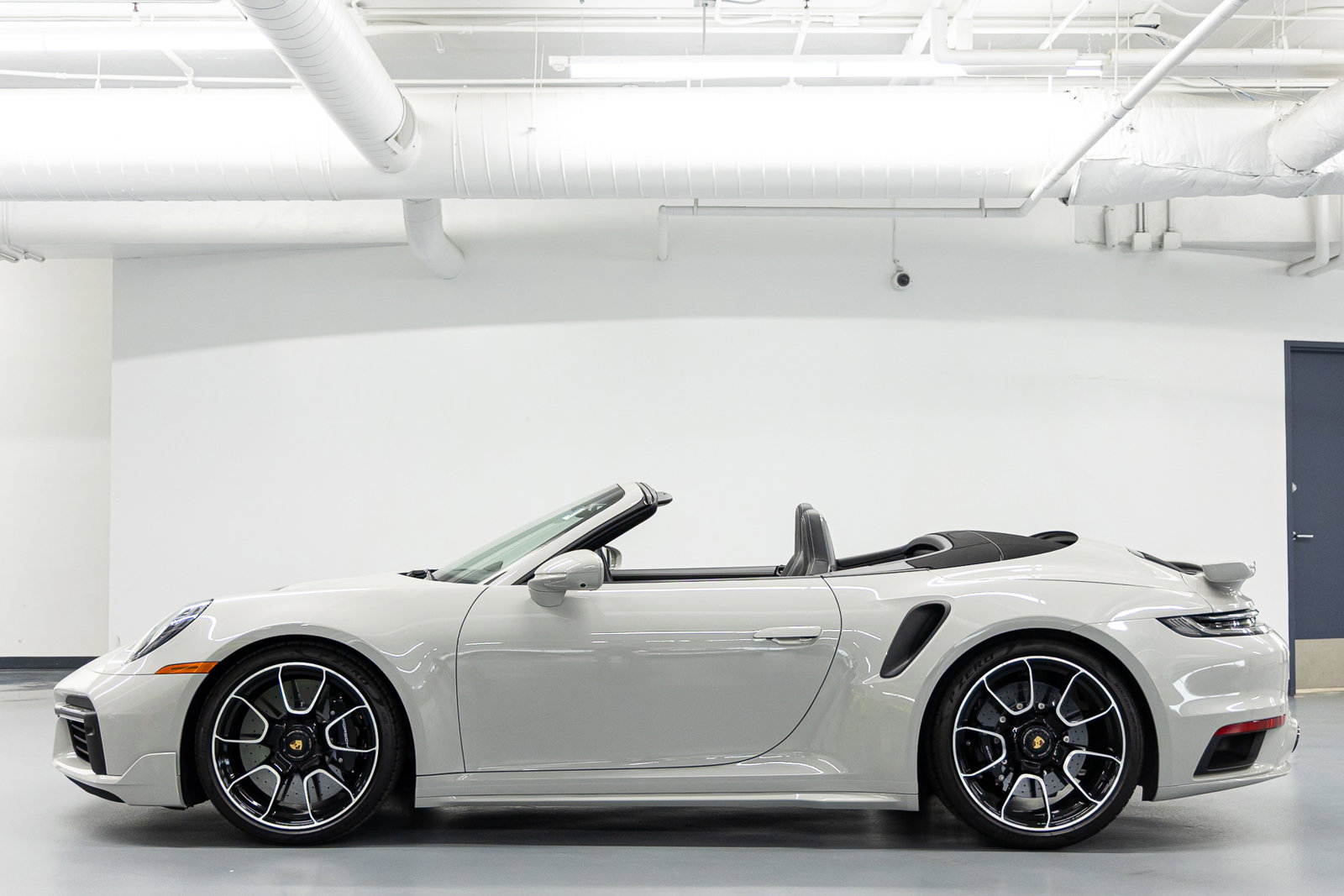Used 2025 Porsche 911 Turbo S w/ 911 Turbo Sportdesign Package image 2