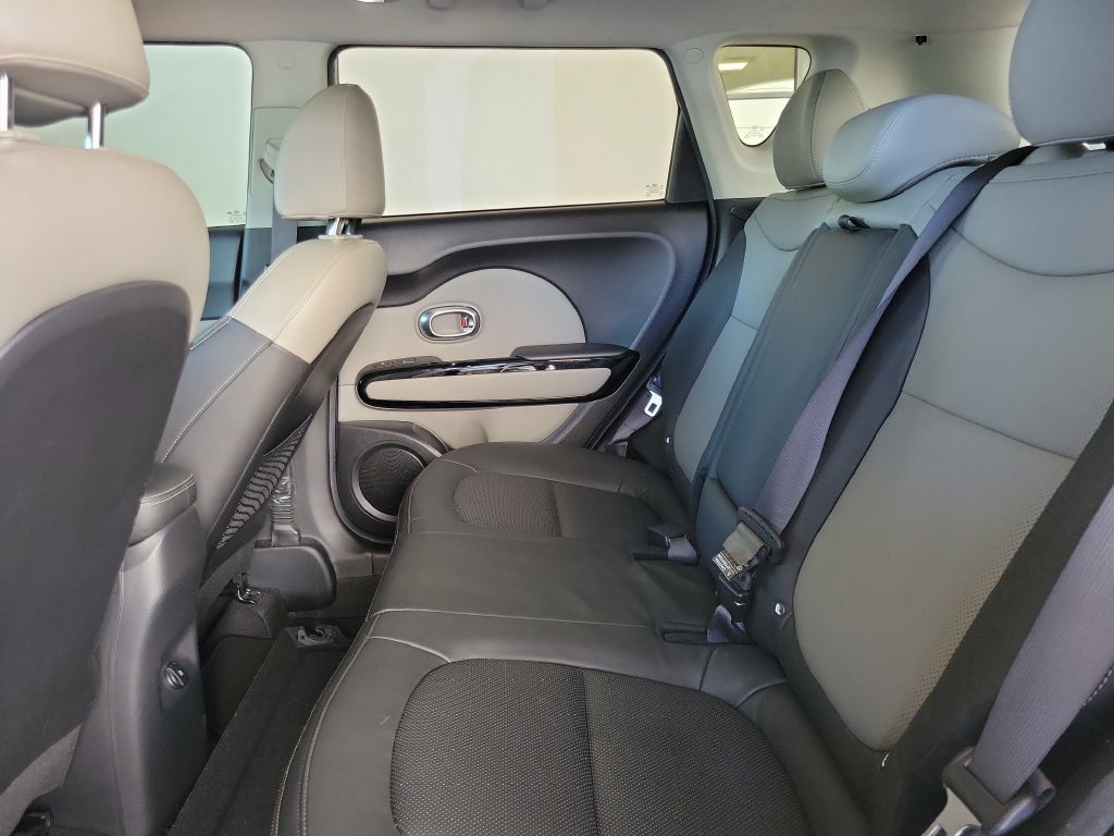 Used 2017 Kia Soul + w/ Primo Package FWD image 12