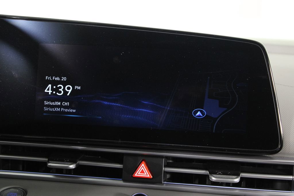 Certified 2025 Hyundai Elantra SEL FWD image 9