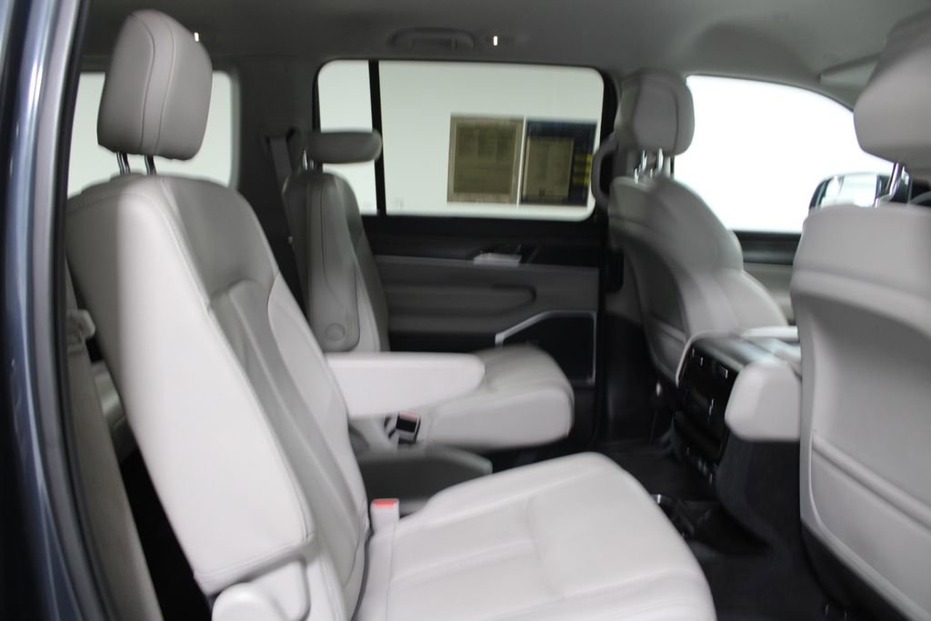 Used 2024 Jeep Wagoneer Series II image 31