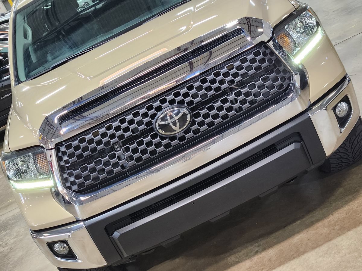 Used 2020 Toyota Tundra SR5 w/ SR5 Leather Package AWD/4WD image 19