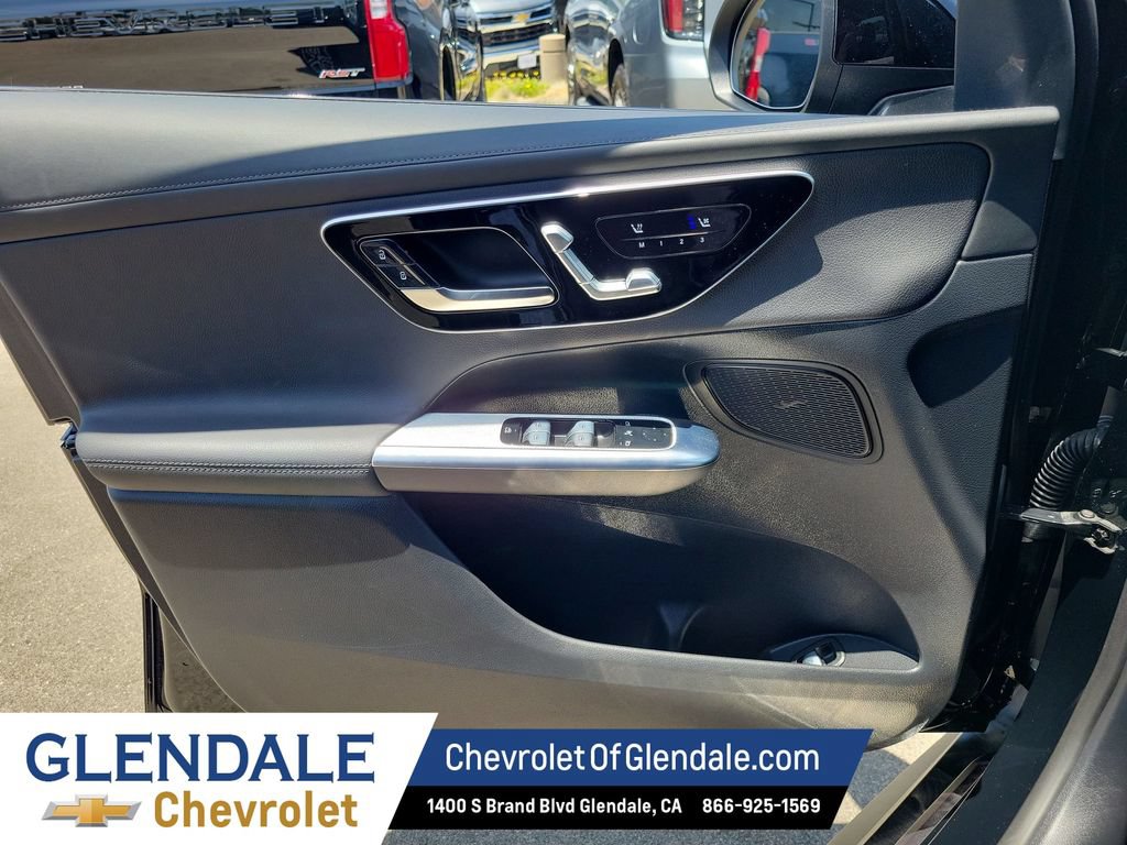 Used 2025 Mercedes-Benz GLC 300 image 36