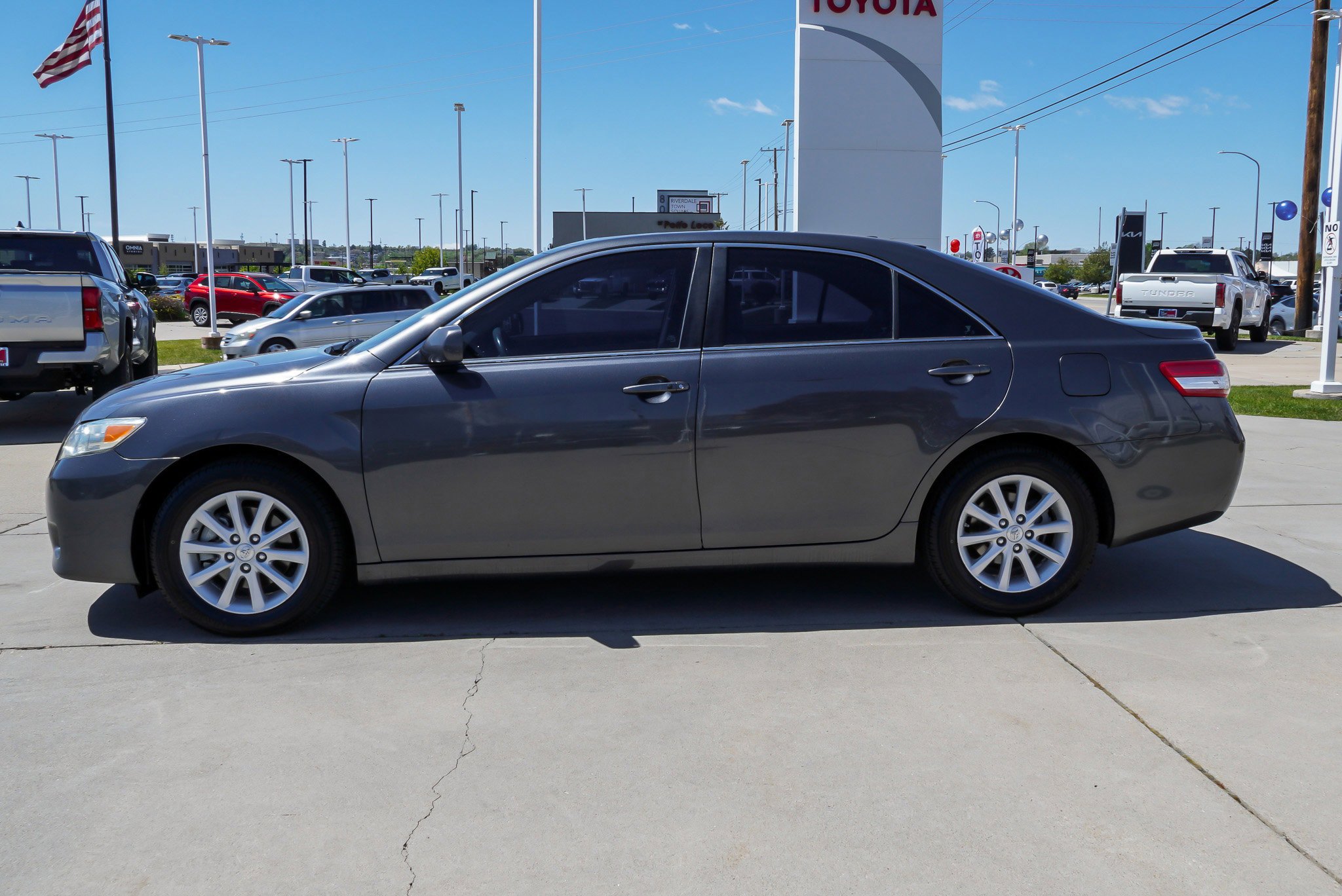 Used 2010 Toyota Camry XLE FWD image 5