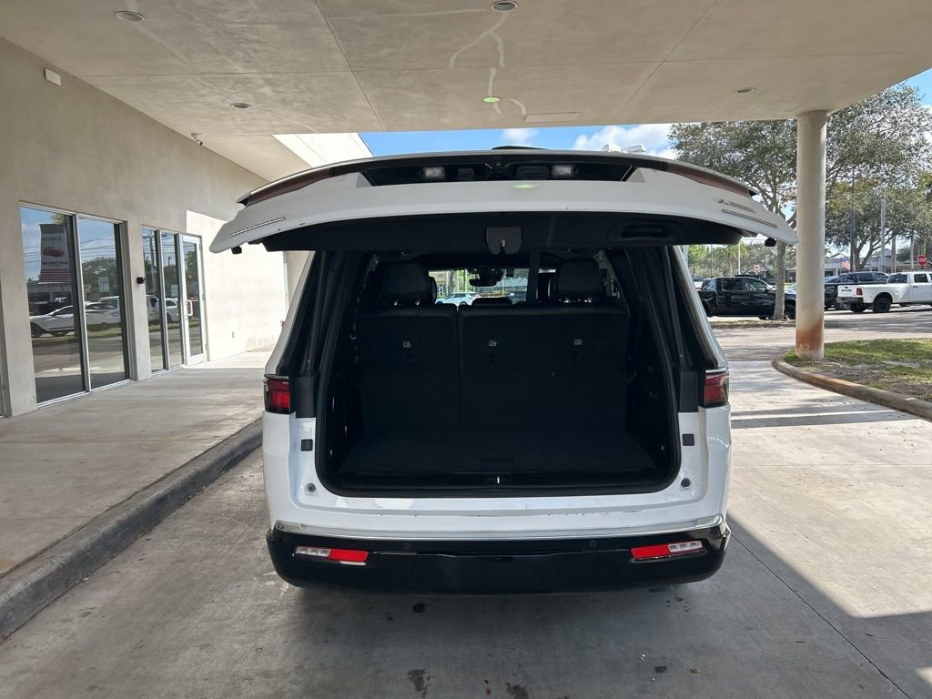 Used 2023 Jeep Wagoneer Series III w/ Preferred Equipment Group image 37