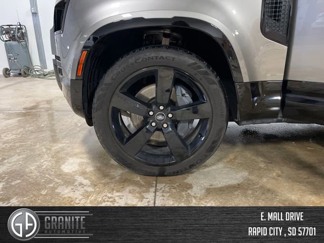 Used 2024 Land Rover Defender 110 X-Dynamic SE image 10