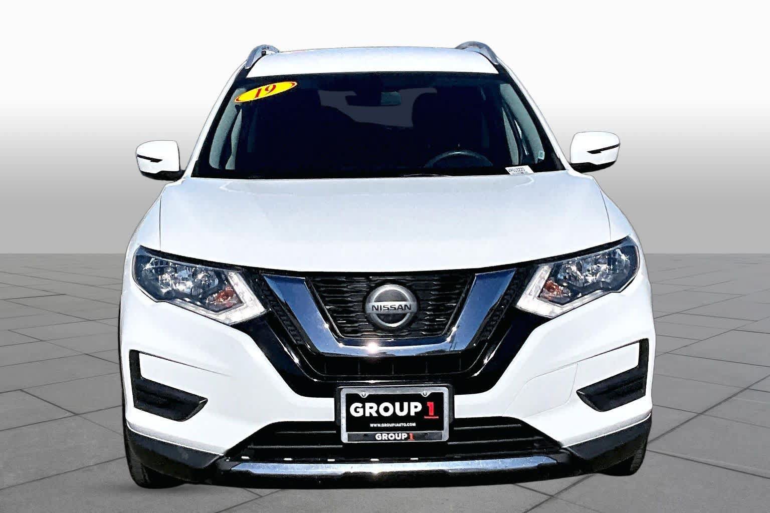 Used 2019 Nissan Rogue SV FWD image 3