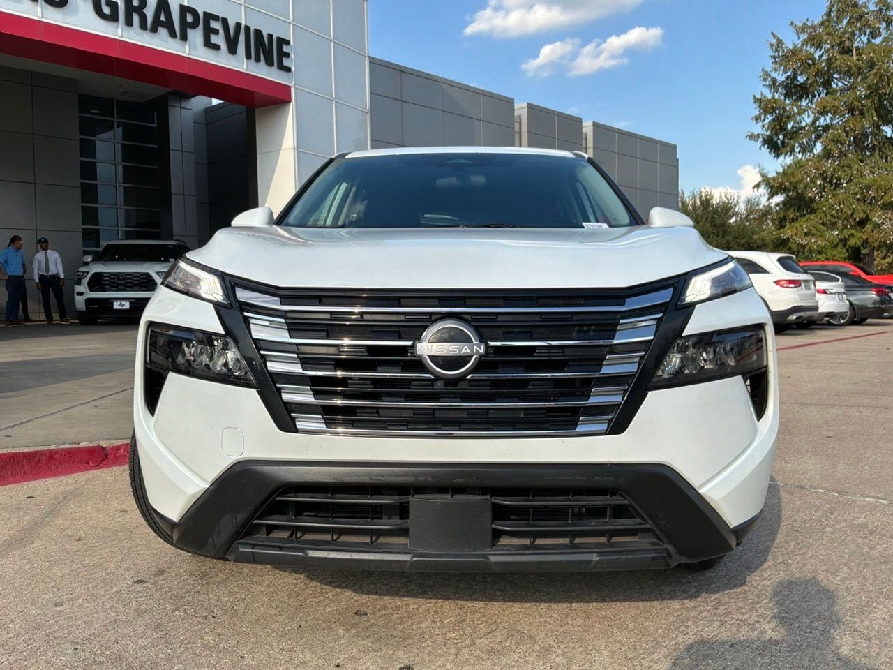 Used 2025 Nissan Rogue SV FWD image 3