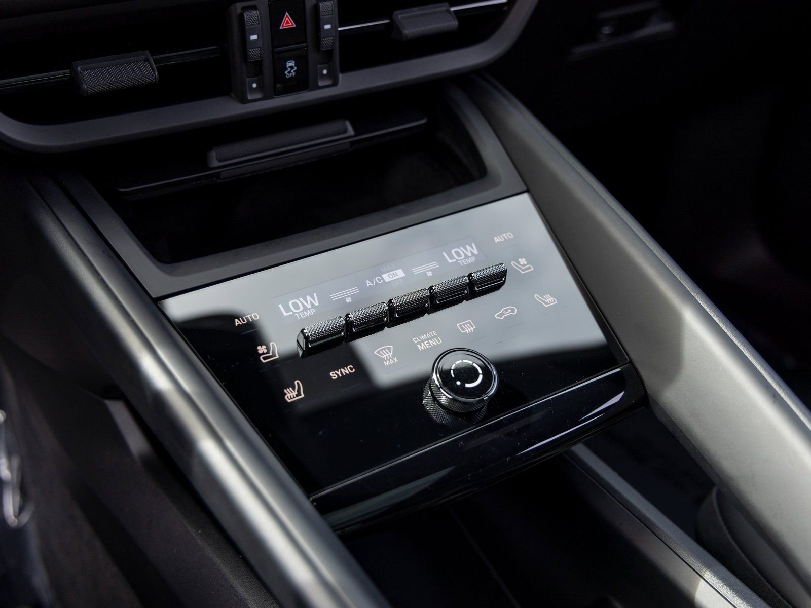 Certified 2025 Porsche Macan Electric image 36