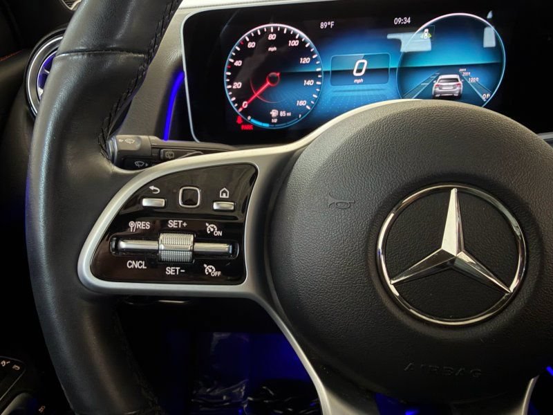 Used 2020 Mercedes-Benz GLB 250 w/ AMG Line image 24
