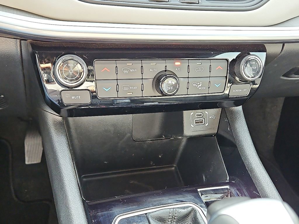 Used 2025 Jeep Compass Limited image 15