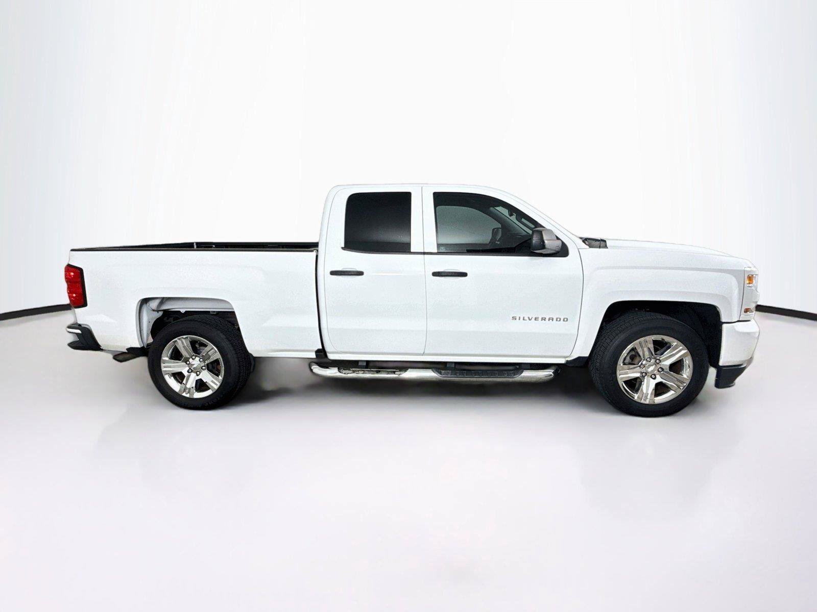 Used 2018 Chevrolet Silverado 1500 Custom w/ Custom Convenience Package RWD image 5