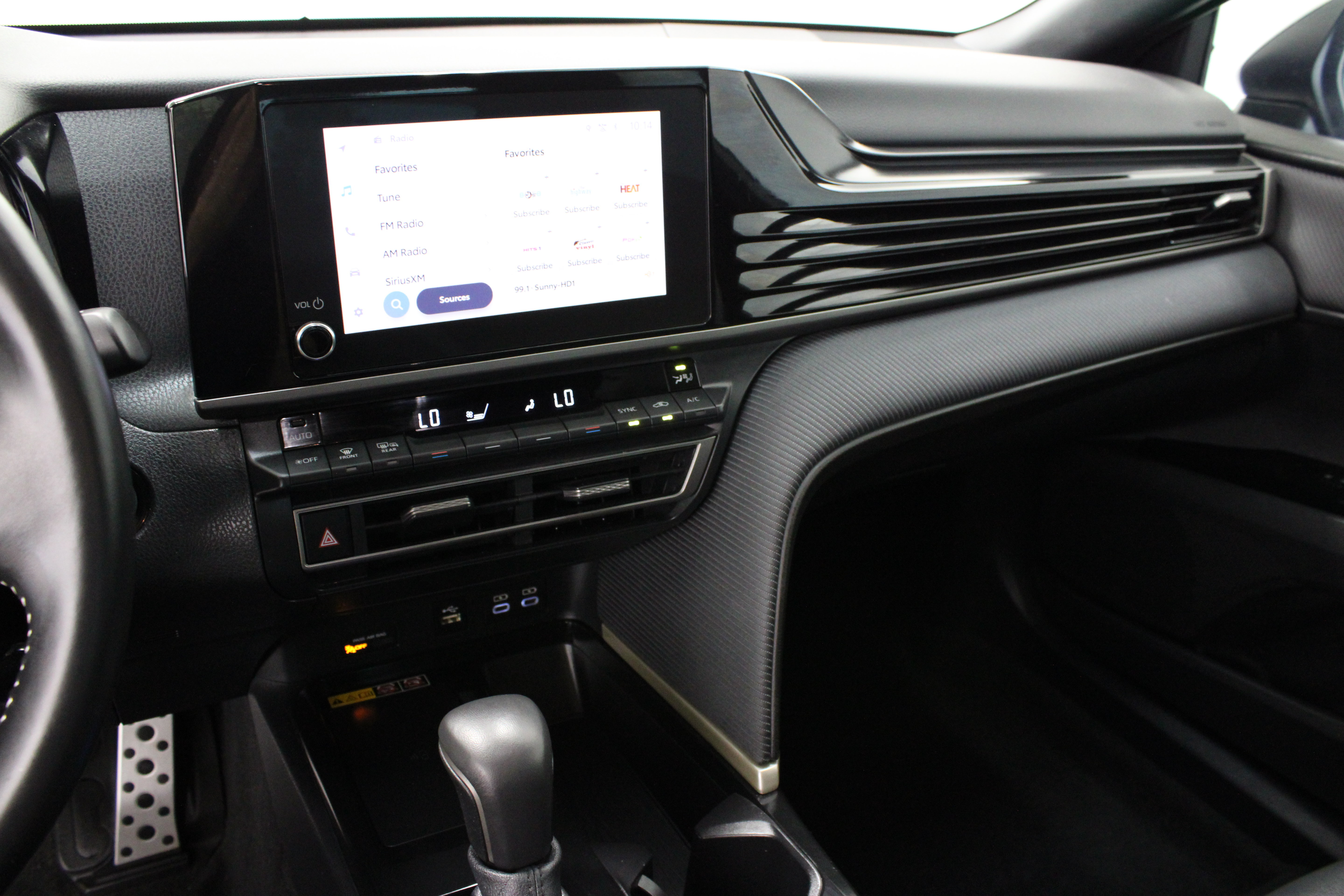 Used 2025 Toyota Camry SE FWD image 16