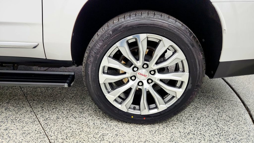 Used 2022 GMC Yukon XL Denali AWD/4WD image 9