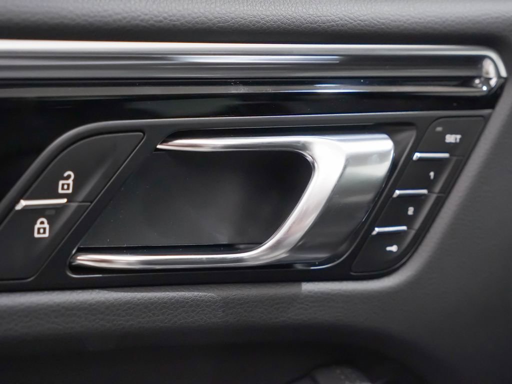 Certified 2025 Porsche Macan Turbo image 22