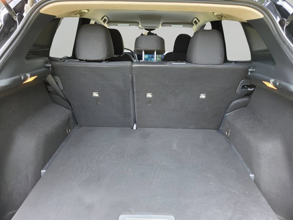Used 2025 Nissan Kicks SV FWD image 6