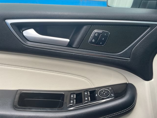 Used 2017 Ford Edge Titanium w/ Equipment Group 301A AWD/4WD image 18