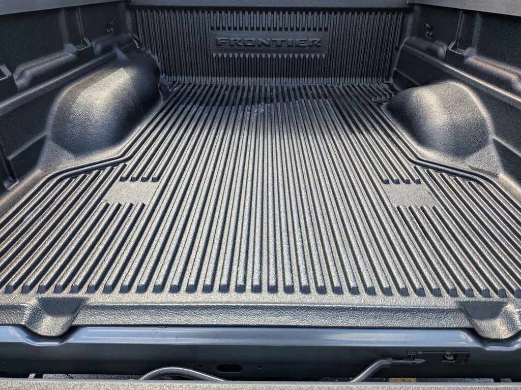 Used 2025 Nissan Frontier SV image 21