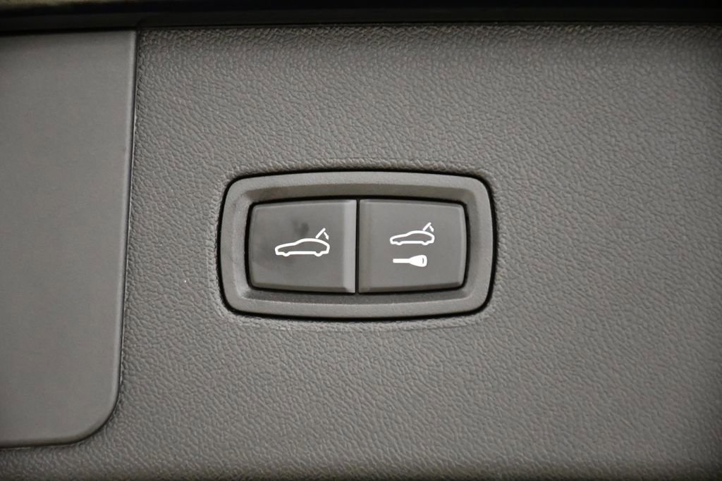 Used 2022 Porsche Cayenne Platinum Edition image 57