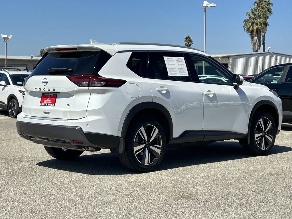 Used 2025 Nissan Rogue SL w/ SL Premium Package image 4