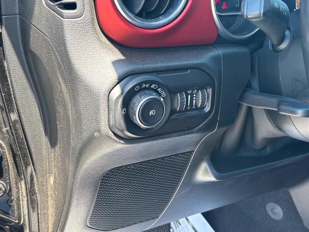 Used 2018 Jeep Wrangler Rubicon AWD/4WD image 8