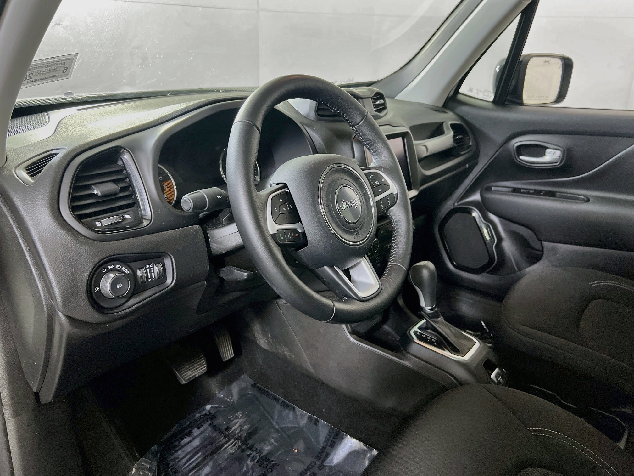 Used 2023 Jeep Renegade Altitude w/ Sun/Sound Group AWD/4WD image 9