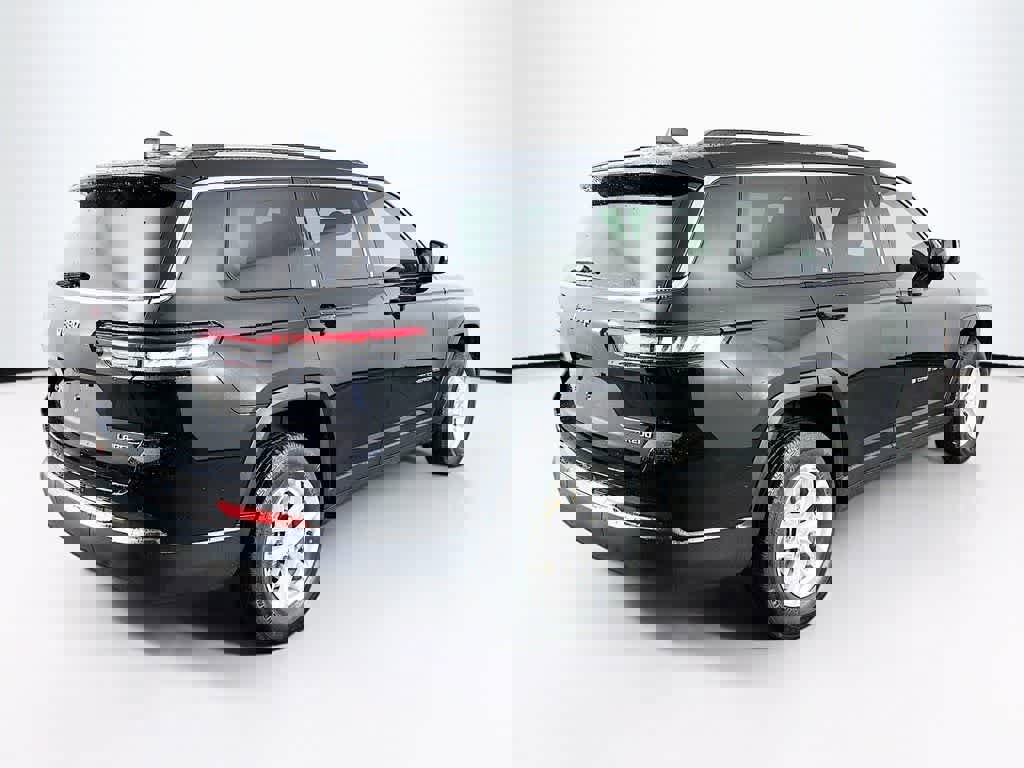 Used 2022 Jeep Grand Cherokee L Laredo w/ Luxury Tech Group I image 24