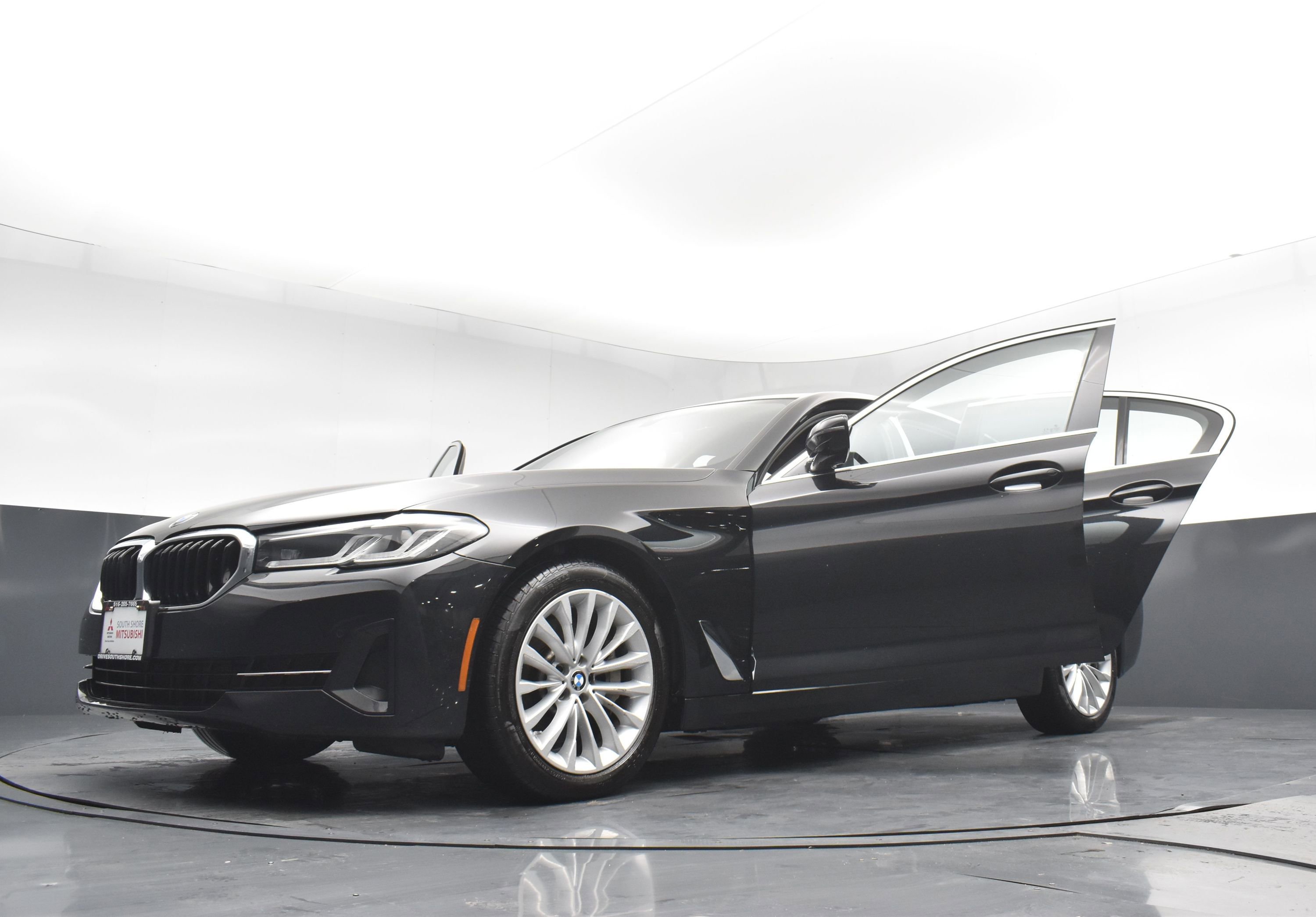 Used 2023 BMW 530i xDrive w/ Convenience Package image 34