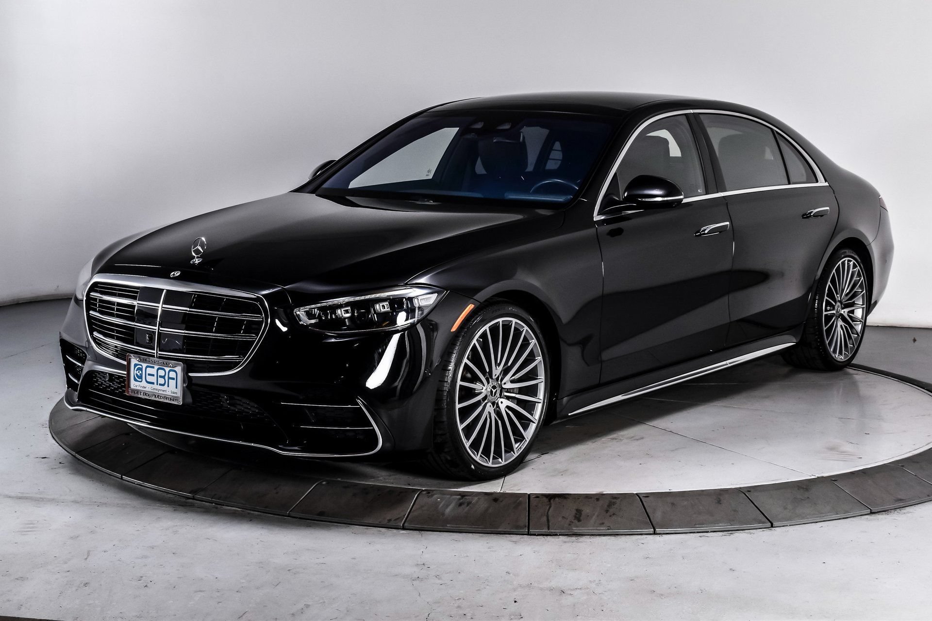 Used 2023 Mercedes-Benz S 580 4MATIC Sedan image 2