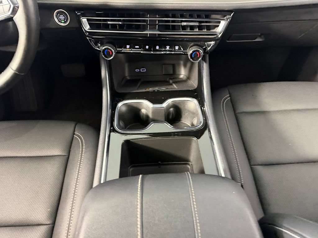 Used 2025 Chevrolet Traverse LT FWD image 21