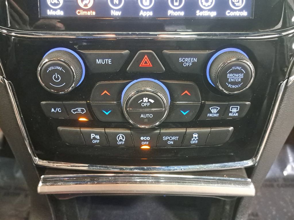 Used 2020 Jeep Grand Cherokee Limited w/ Luxury Group II AWD/4WD image 23