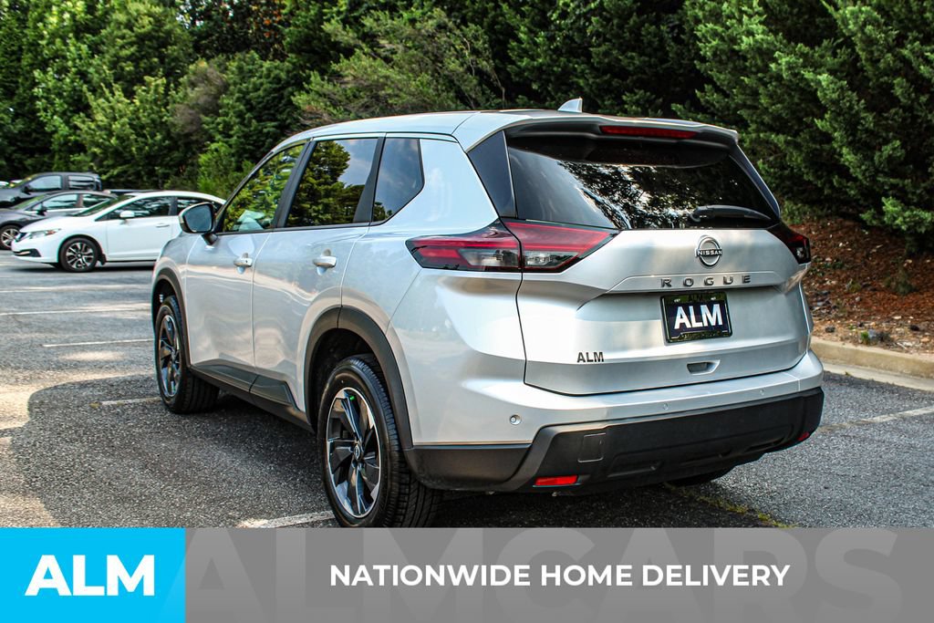 Used 2025 Nissan Rogue SV FWD image 4
