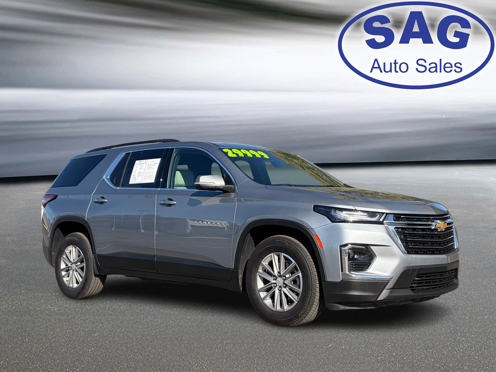 Used 2023 Chevrolet Traverse LT w/ LPO, Cargo Package AWD/4WD image 2