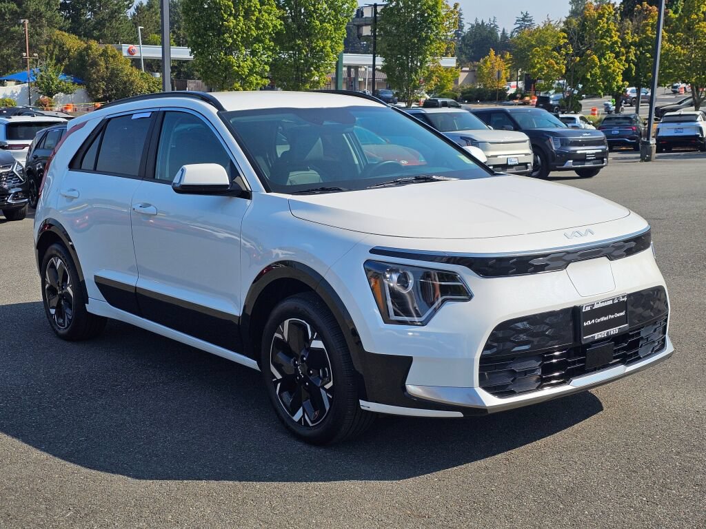 Certified 2024 Kia Niro Wind w/ Wind Preserve Package FWD image 3